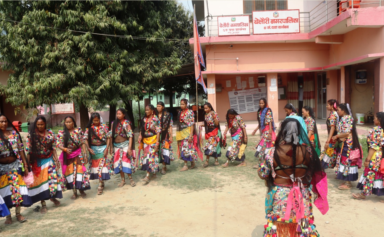 हर्षोल्लासपूर्वक होली पर्व मनाइँदै